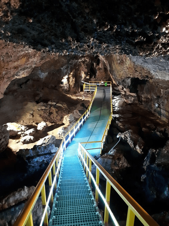 Lacul Bolboci , Peştera Ialomicioara
